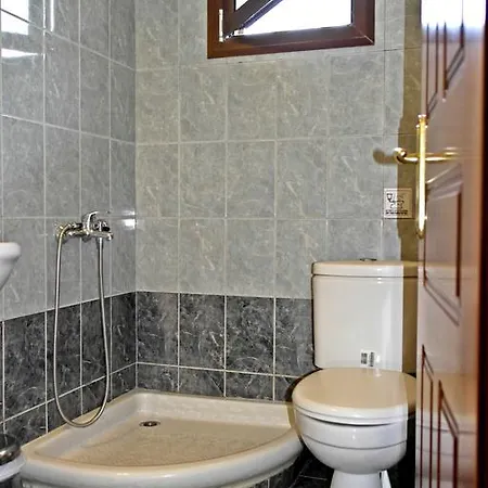 Roula סטראטוניון